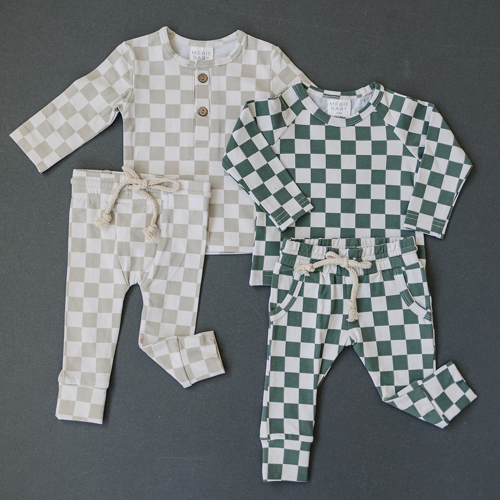 
                  
                    Green Checkered Two-piece Pocket Set
                  
                