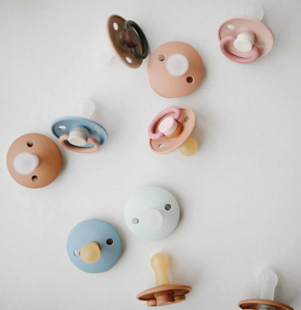 
                  
                    FRIGG Natural Rubber Pacifier - Peony/Woodchuck
                  
                