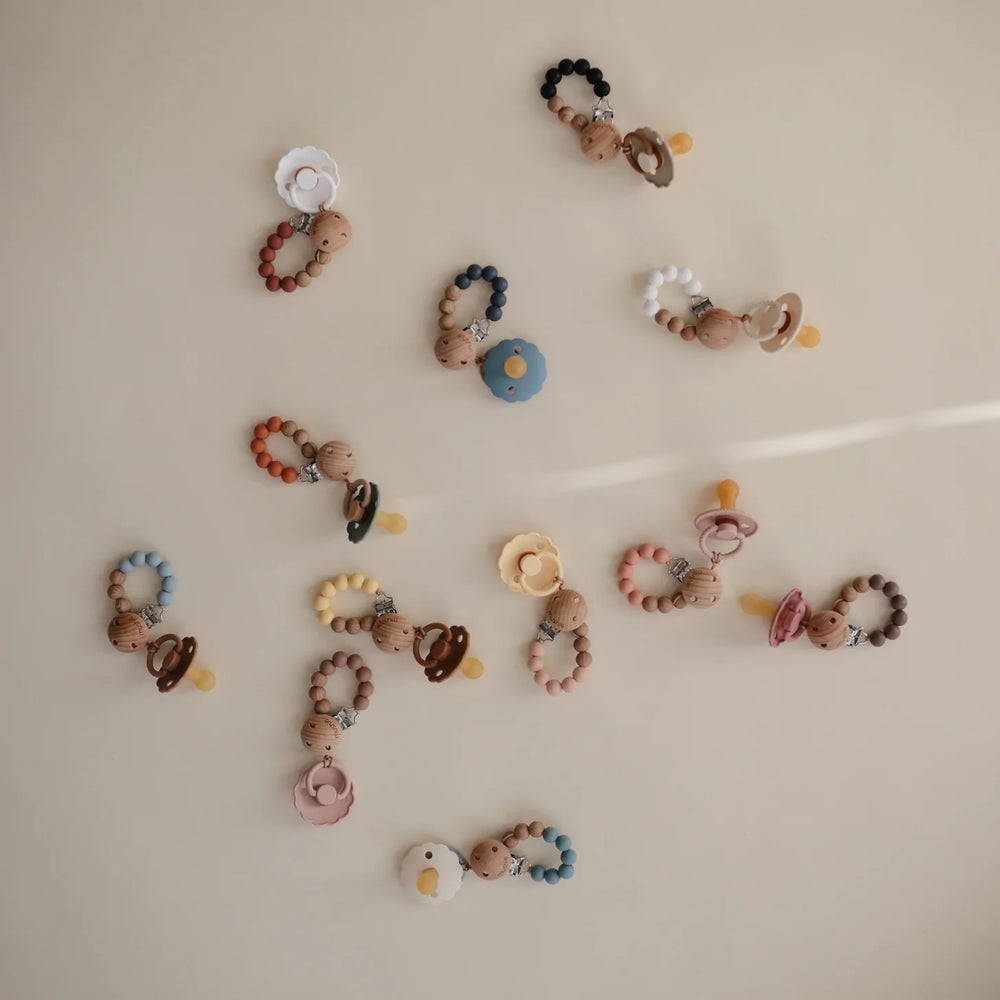 
                  
                    Pacifier Clip | Eva (Clementine)
                  
                