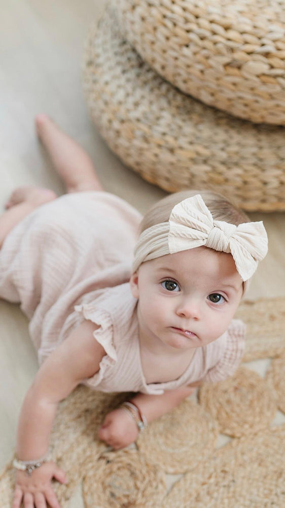 
                  
                    Sweater Bow | Powder
                  
                